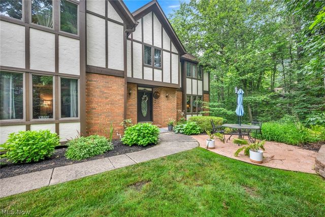 9715 Knightsbridge Lane, Concord Twp, OH 44060