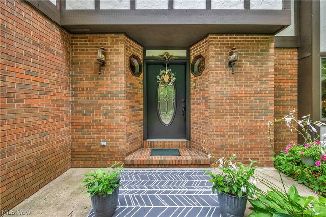 9715 Knightsbridge Lane, Concord Twp, OH 44060