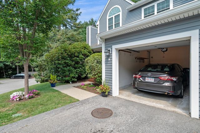 9 Bishops Forest Dr 9, Waltham, MA 02452
