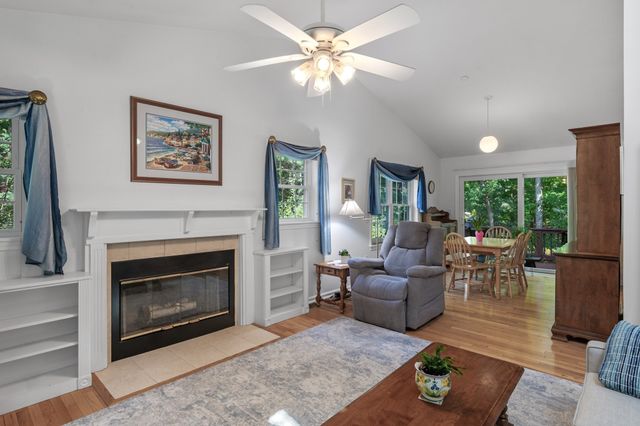 9 Bishops Forest Dr 9, Waltham, MA 02452