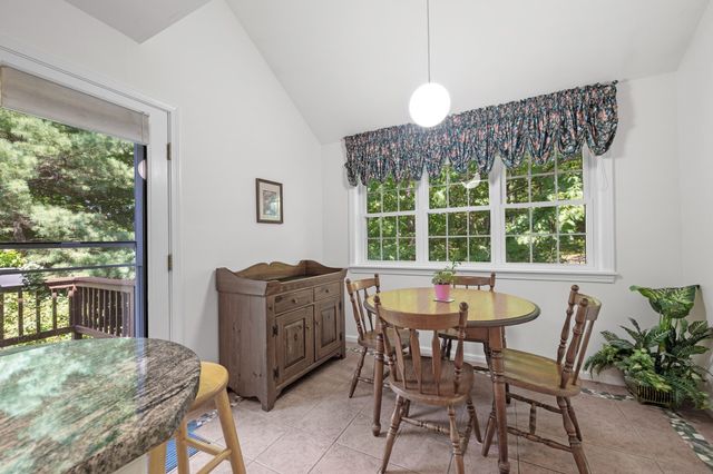 9 Bishops Forest Dr 9, Waltham, MA 02452