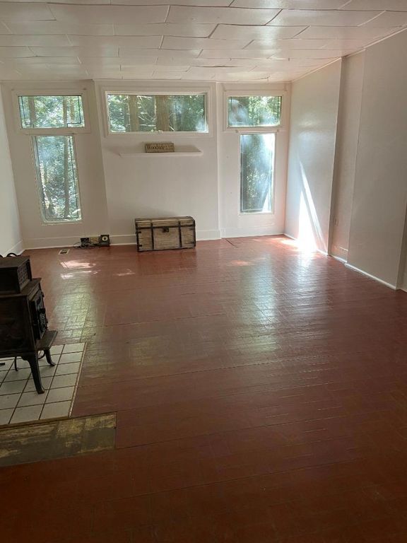 Image 6 of property listing at 155 Native Sons Road, Woodside, CA 94062