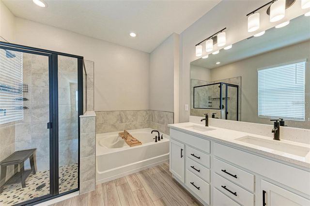 3519 74TH AVENUE CIRCLE E, Sarasota, FL 34243