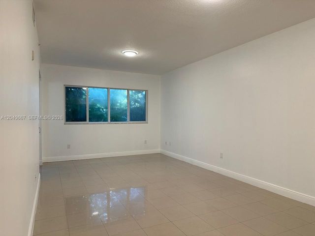 652 NE 63rd St 102, Miami, FL 33138