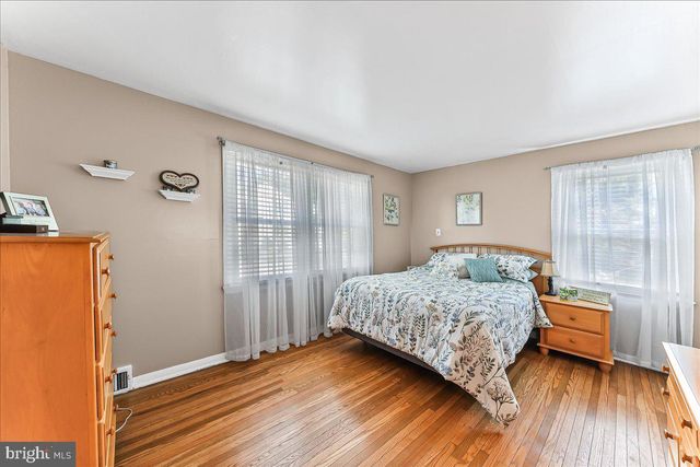 908 BROADWAY AVE, Secane, PA 19018