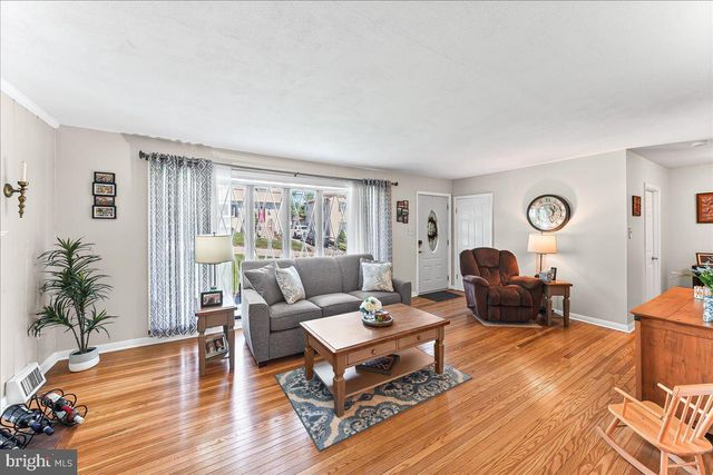 908 BROADWAY AVE, Secane, PA 19018