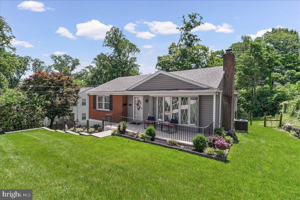908 BROADWAY AVE, Secane, PA 19018