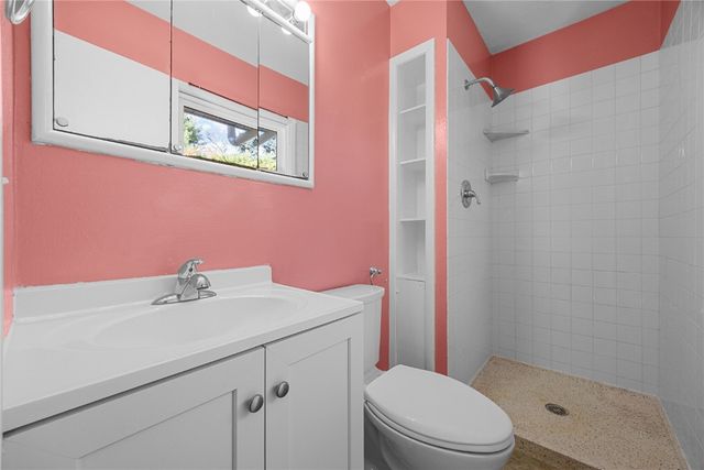 1006 Wylde Green Road, Iowa City, IA 52246