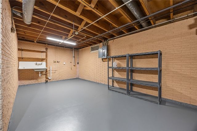 1006 Wylde Green Road, Iowa City, IA 52246