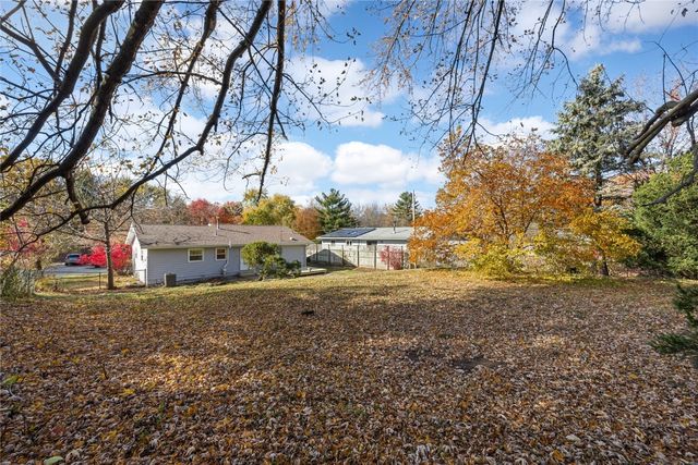 1006 Wylde Green Road, Iowa City, IA 52246