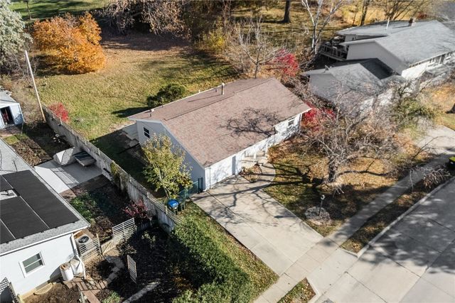 1006 Wylde Green Road, Iowa City, IA 52246