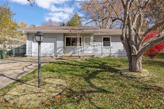 1006 Wylde Green Road, Iowa City, IA 52246