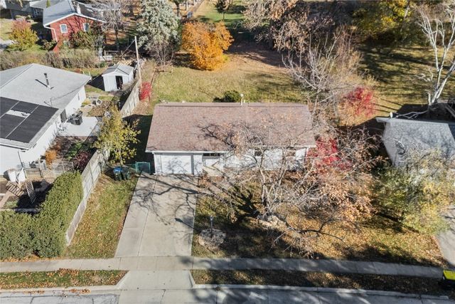 1006 Wylde Green Road, Iowa City, IA 52246