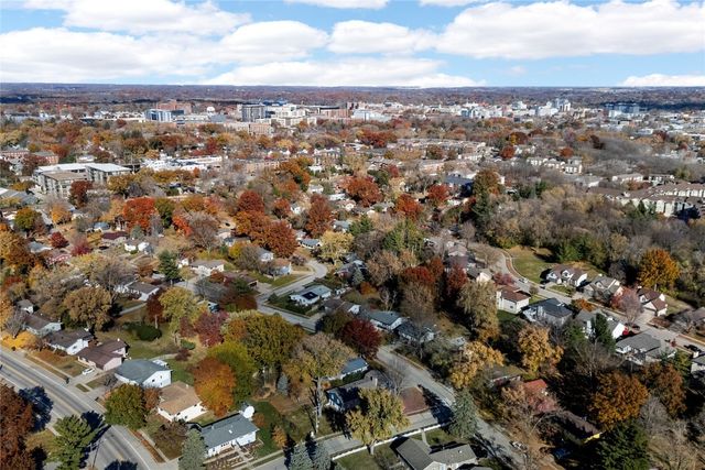 1006 Wylde Green Road, Iowa City, IA 52246