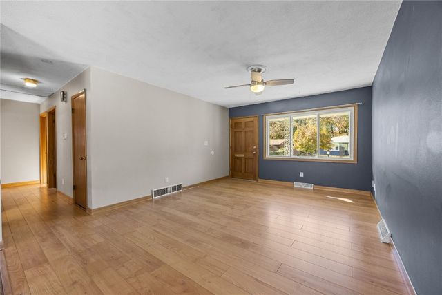 1006 Wylde Green Road, Iowa City, IA 52246