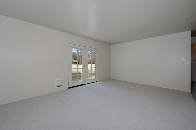 7716 McKnight Avenue NE, Albuquerque, NM 87110