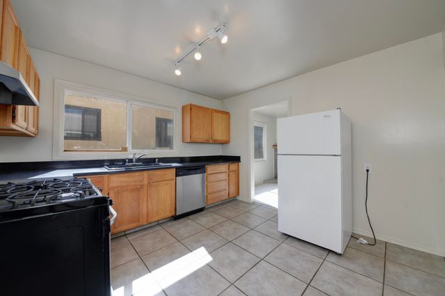 7716 McKnight Avenue NE, Albuquerque, NM 87110
