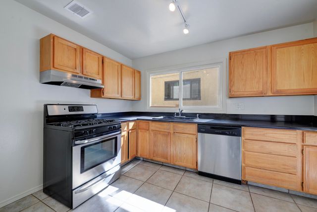 7716 McKnight Avenue NE, Albuquerque, NM 87110