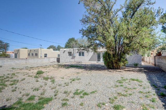 7716 McKnight Avenue NE, Albuquerque, NM 87110