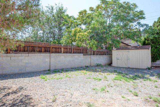 7716 McKnight Avenue NE, Albuquerque, NM 87110