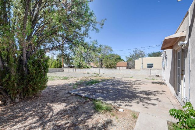 7716 McKnight Avenue NE, Albuquerque, NM 87110