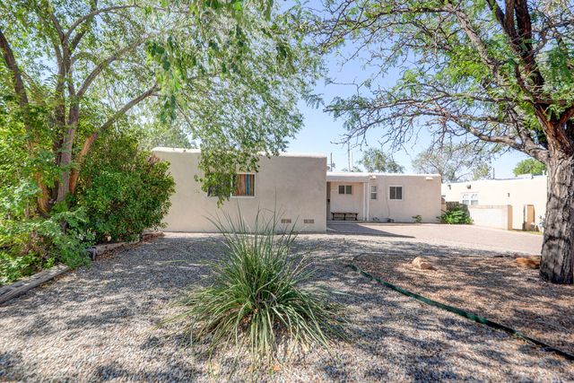 7716 McKnight Avenue NE, Albuquerque, NM 87110
