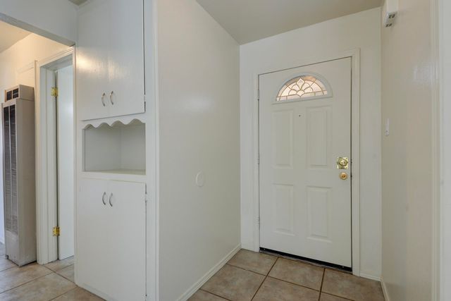 7716 McKnight Avenue NE, Albuquerque, NM 87110