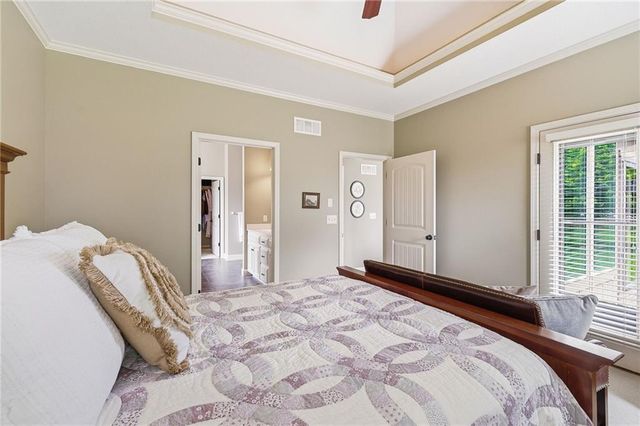 4237 Park Springs Drive, Lee's Summit, MO 64064