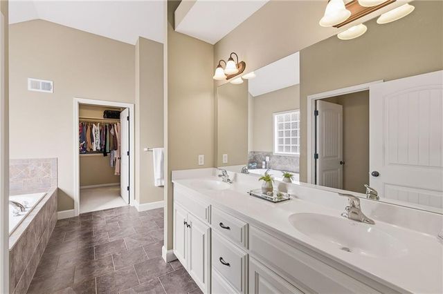 4237 Park Springs Drive, Lee's Summit, MO 64064