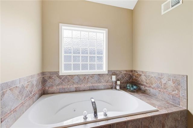 4237 Park Springs Drive, Lee's Summit, MO 64064