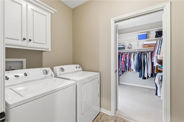 4237 Park Springs Drive, Lee's Summit, MO 64064