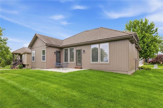 4237 Park Springs Drive, Lee's Summit, MO 64064