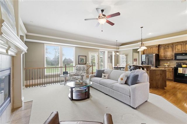 4237 Park Springs Drive, Lee's Summit, MO 64064