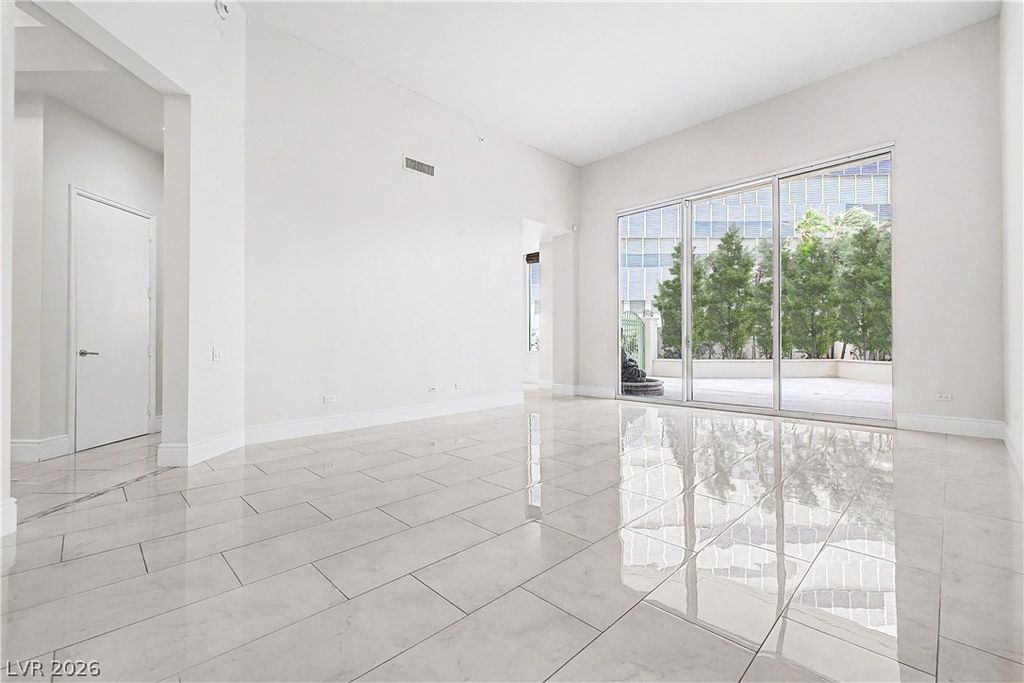 2877 Paradise 104, Las Vegas, NV 89109