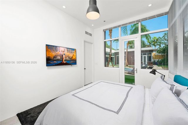 1000 NE 89th St, Miami, FL 33138