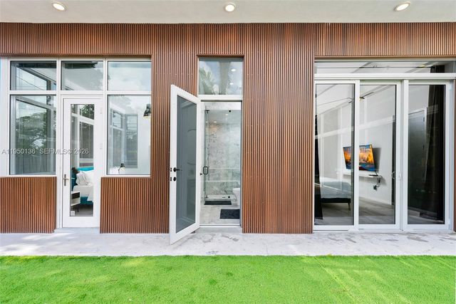 1000 NE 89th St, Miami, FL 33138