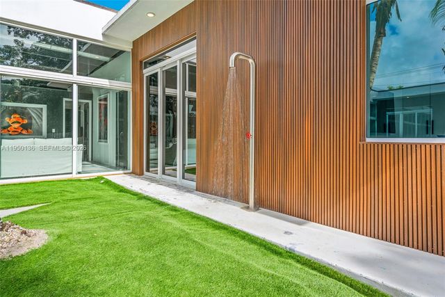 1000 NE 89th St, Miami, FL 33138