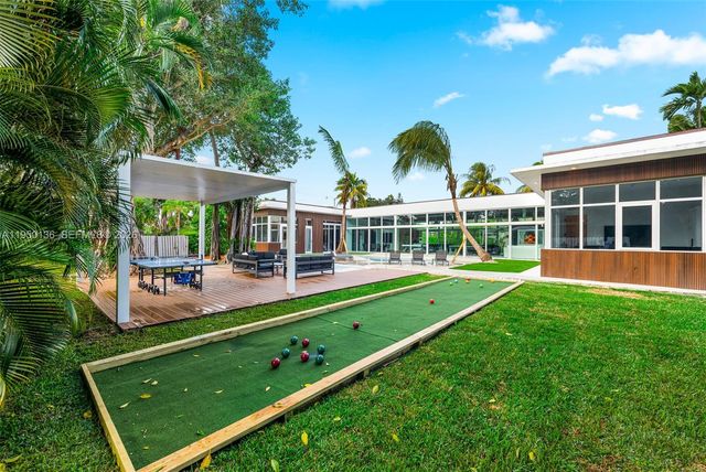 1000 NE 89th St, Miami, FL 33138