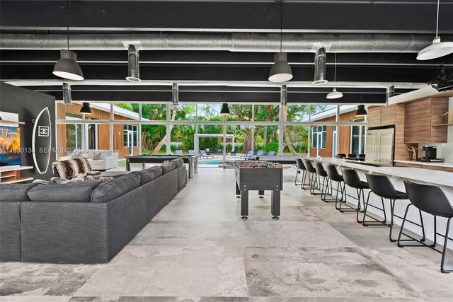 1000 NE 89th St, Miami, FL 33138