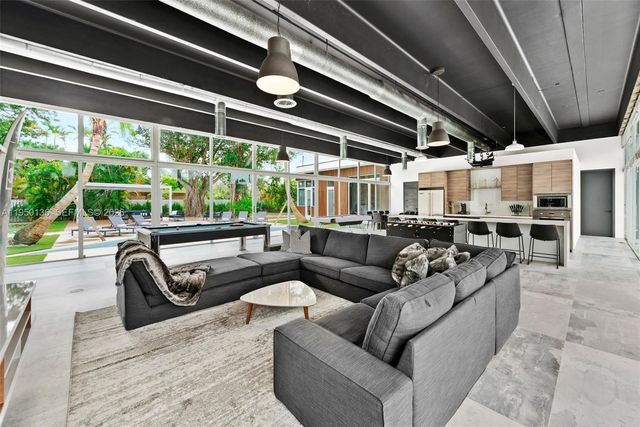 1000 NE 89th St, Miami, FL 33138