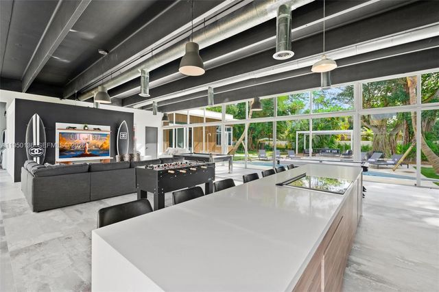 1000 NE 89th St, Miami, FL 33138