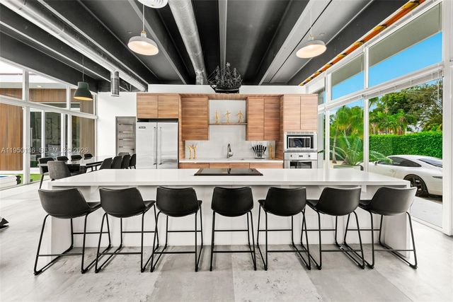 1000 NE 89th St, Miami, FL 33138