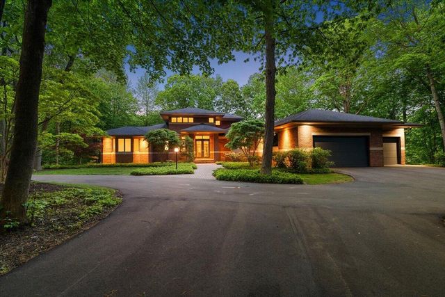 4166 Mystic Oak Court NE, Grand Rapids, MI 49525