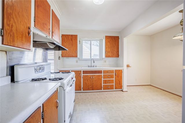 65 Villewood Drive, Greece, NY 14616