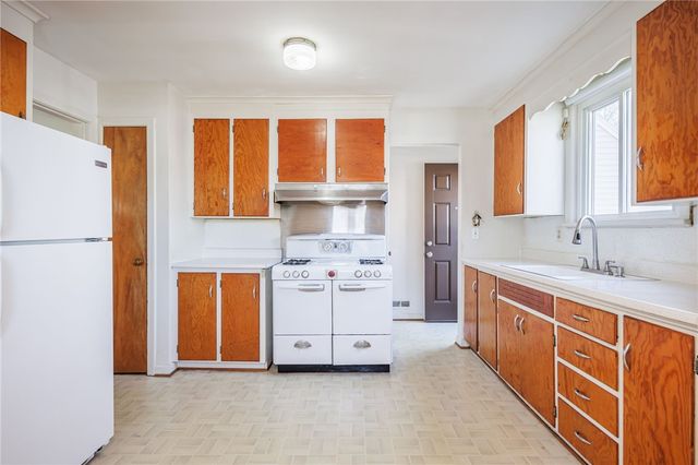 65 Villewood Drive, Greece, NY 14616