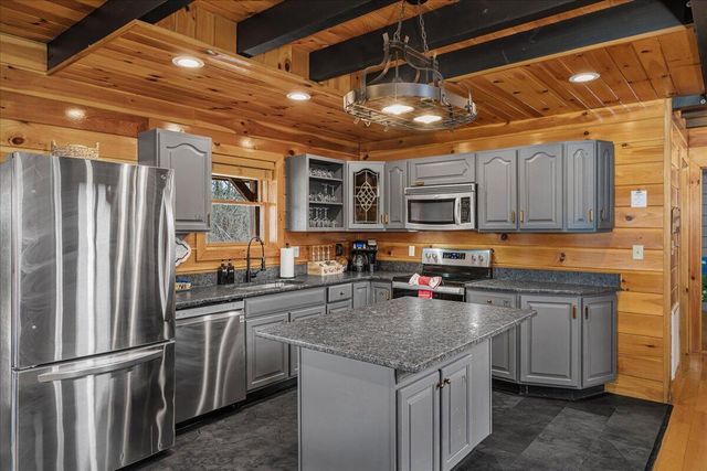 1080 State Hwy 715, Rogers, KY 41365