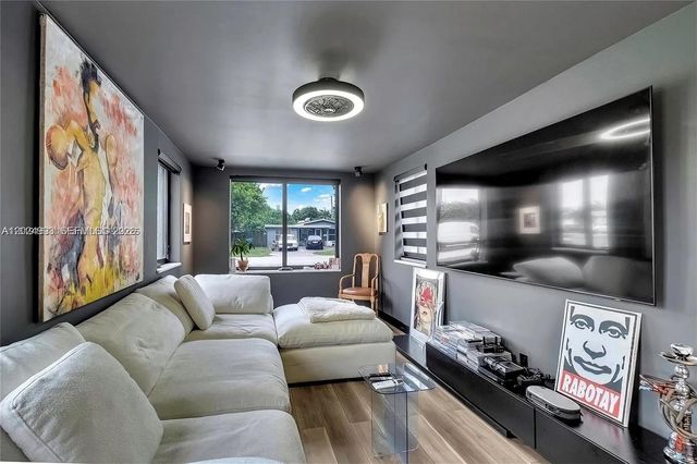 530 NW 39th St, Oakland Park, FL 33309
