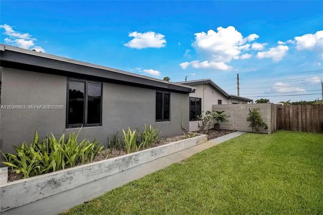 530 NW 39th St, Oakland Park, FL 33309