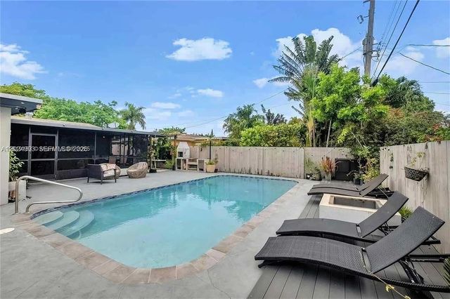 530 NW 39th St, Oakland Park, FL 33309