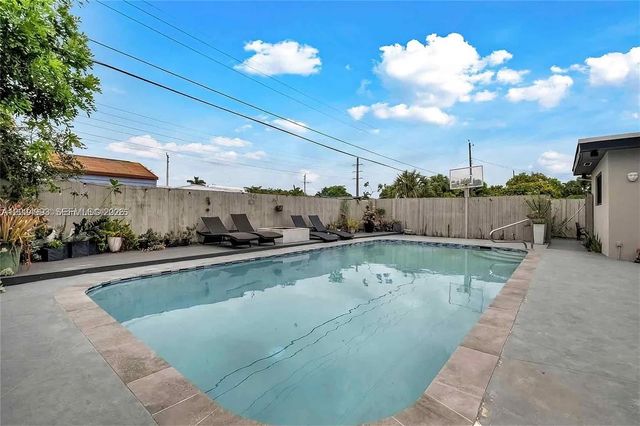 530 NW 39th St, Oakland Park, FL 33309